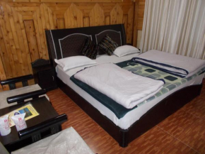 Deluxe Lake Facing Stay In Nainital